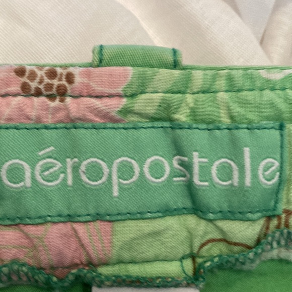 Low rise green capris - Picture 11 of 15